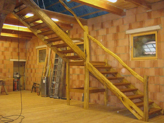Robinien-Eichen-Treppe mit gewachsenem Holz, Schependorf 